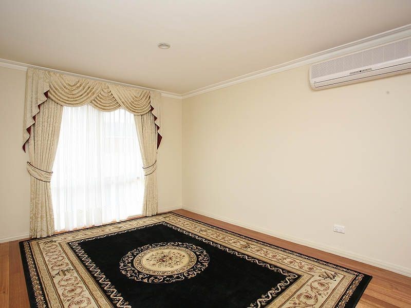 7 The Oaks, Narre Warren VIC 3805