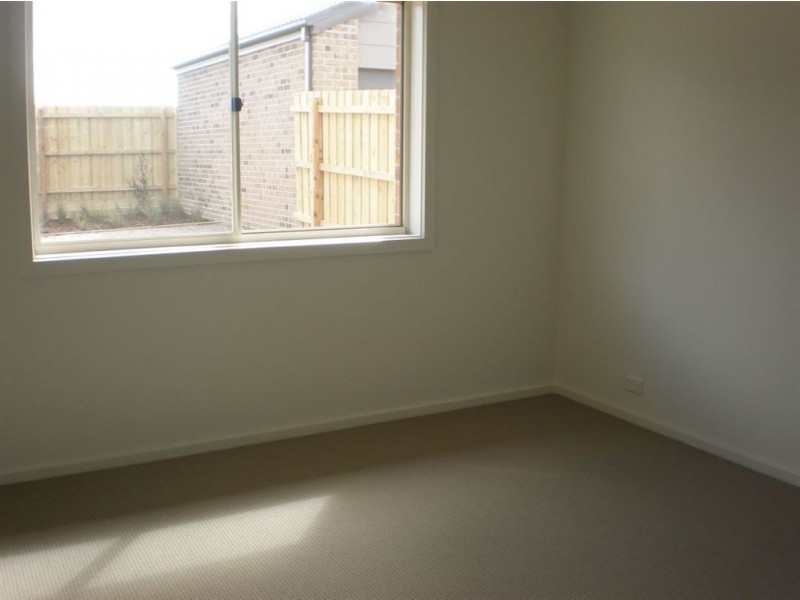 60 Aleppo Place, Cranbourne VIC 3977