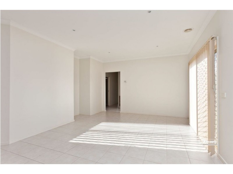 14 Gracehill Mews, Cranbourne VIC 3977