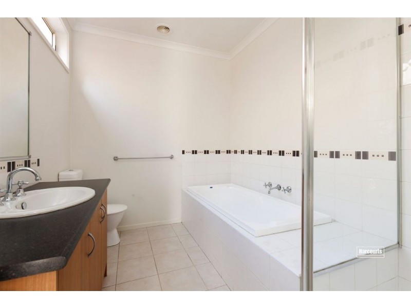 14 Gracehill Mews, Cranbourne VIC 3977