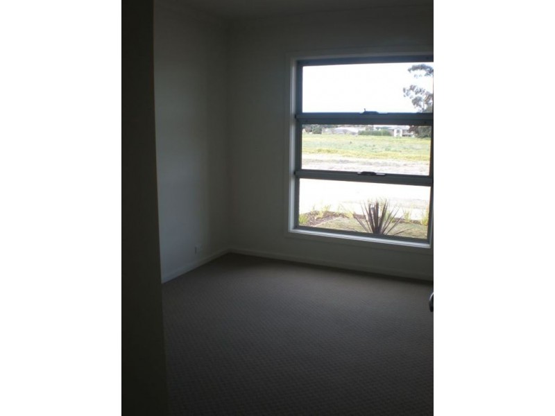 62 Aleppo Place, Cranbourne VIC 3977