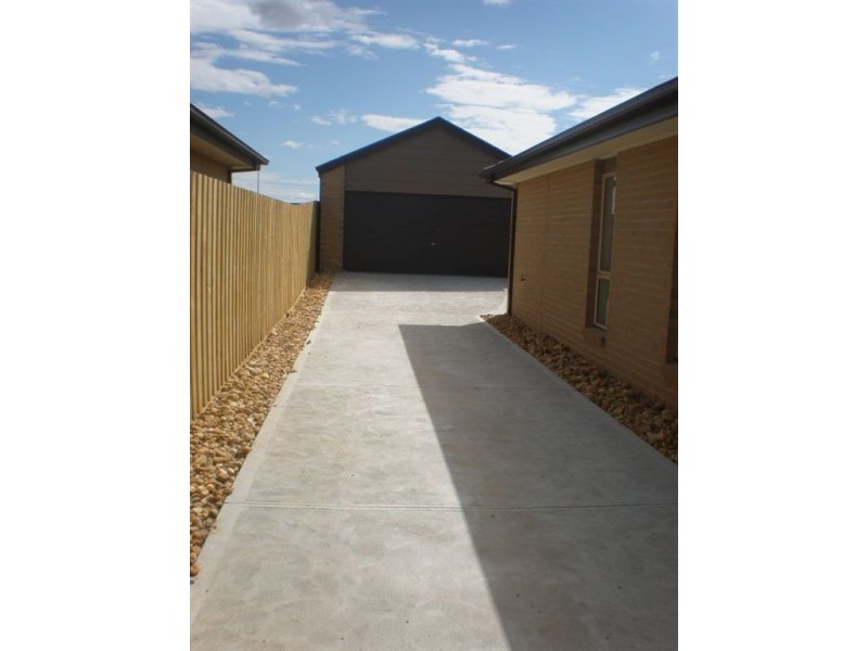 70 Aleppo Place, Cranbourne VIC 3977