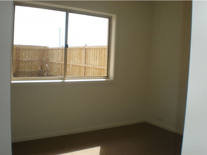 76 Aleppo Place, Cranbourne VIC 3977