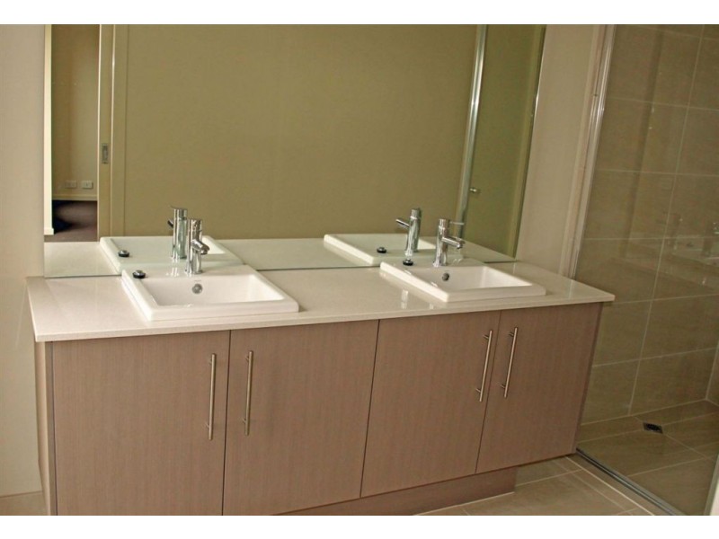 76 Mannavue Blvd, Cranbourne North VIC 3977