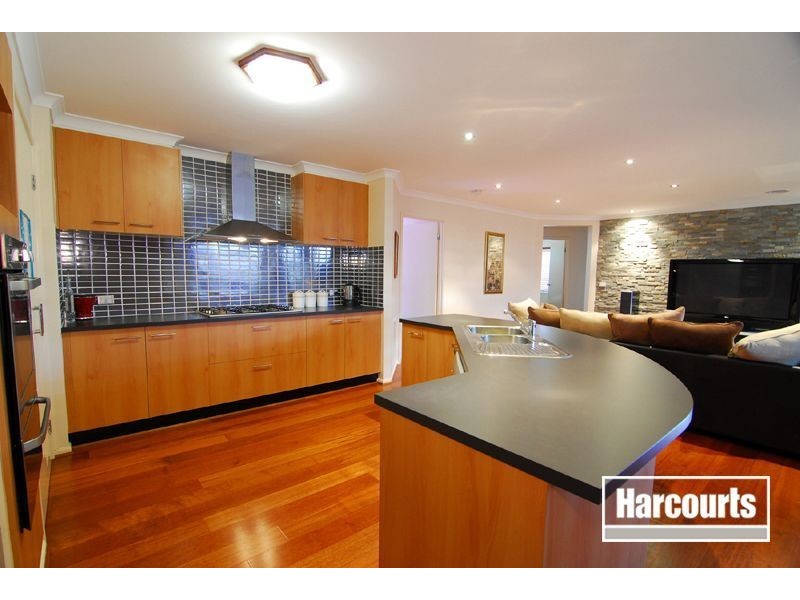 21 Violet Way, Cranbourne VIC 3977