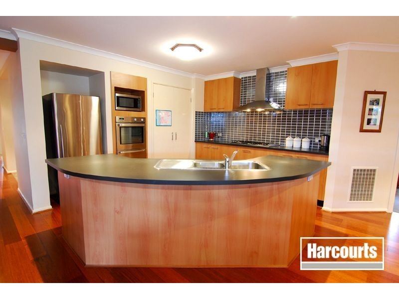 21 Violet Way, Cranbourne VIC 3977