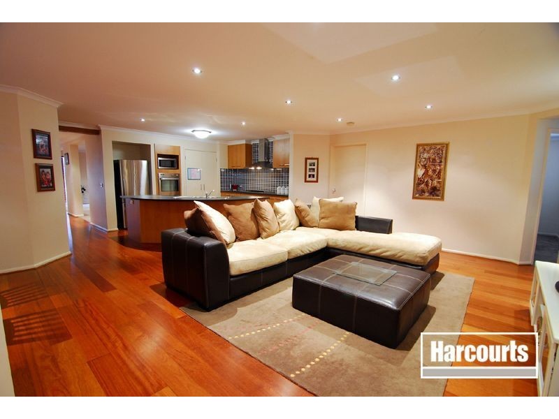 21 Violet Way, Cranbourne VIC 3977