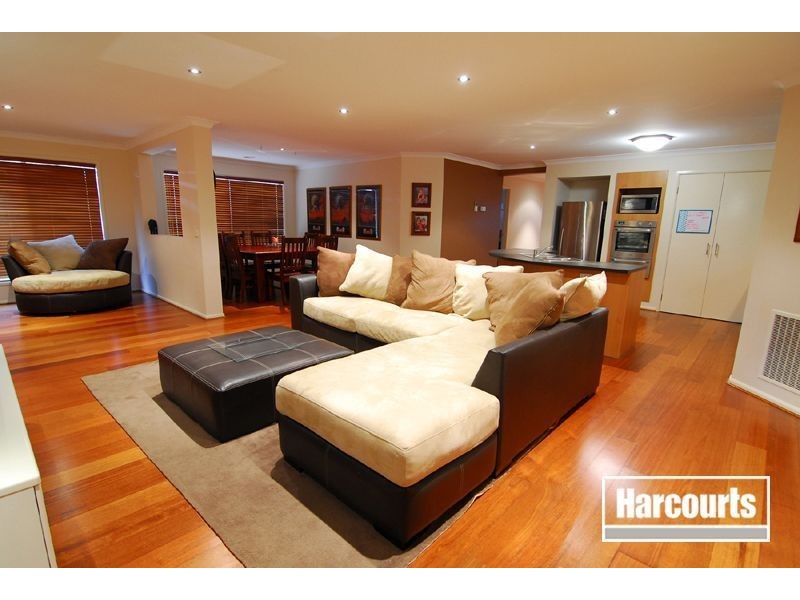 21 Violet Way, Cranbourne VIC 3977