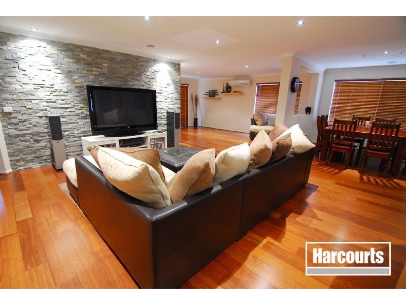 21 Violet Way, Cranbourne VIC 3977