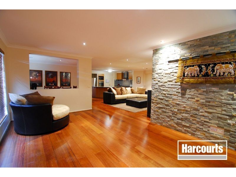 21 Violet Way, Cranbourne VIC 3977