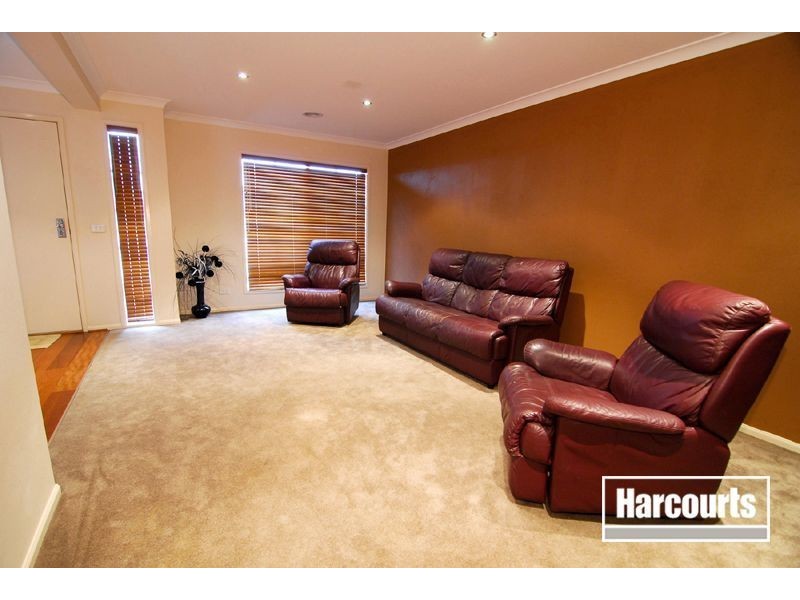 21 Violet Way, Cranbourne VIC 3977