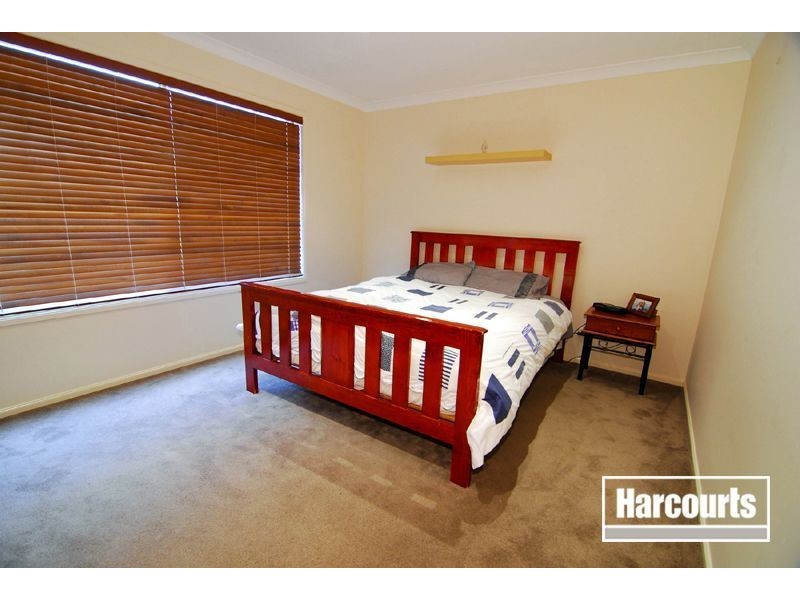 21 Violet Way, Cranbourne VIC 3977