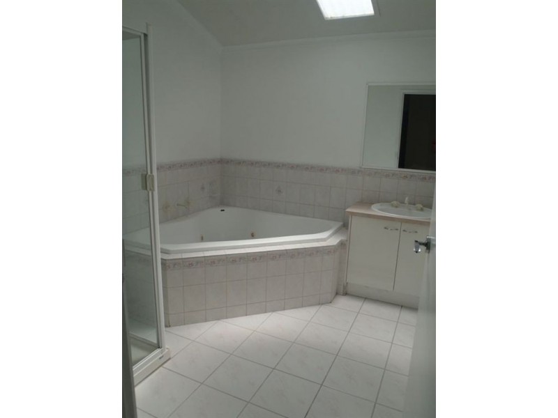 8 Quail Court, Narre Warren South VIC 3805