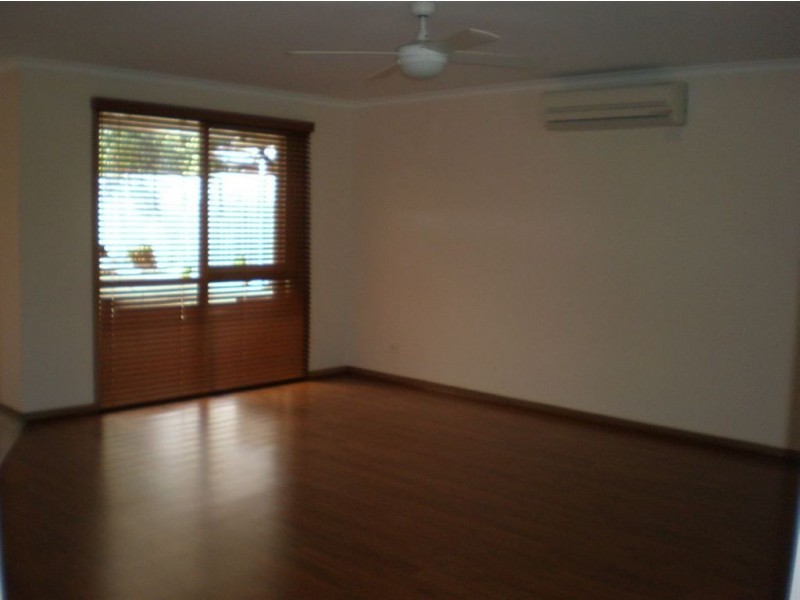 34 Frances Crescent, Cranbourne North VIC 3977