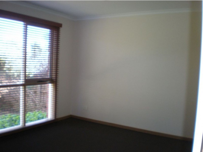 34 Frances Crescent, Cranbourne North VIC 3977