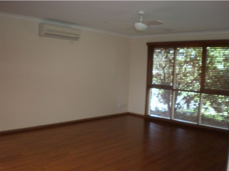 34 Frances Crescent, Cranbourne North VIC 3977