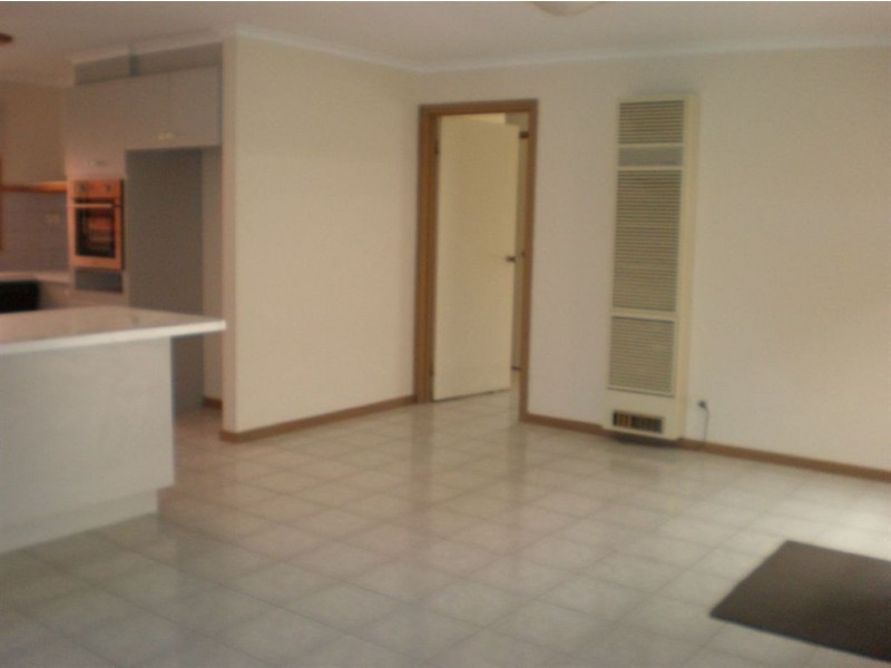 34 Frances Crescent, Cranbourne North VIC 3977