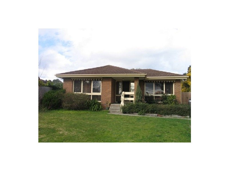 8 Pemberton Drive, Narre Warren VIC 3805