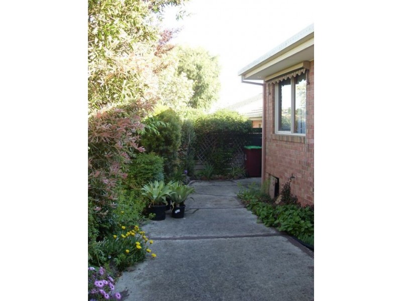 27/7-9 Denise Court, Narre Warren VIC 3805