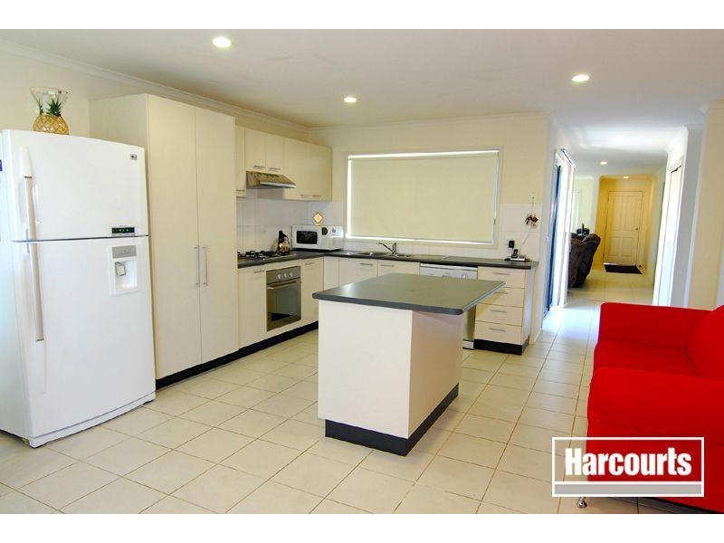 63 Phoenix Ave, Cranbourne East VIC 3977