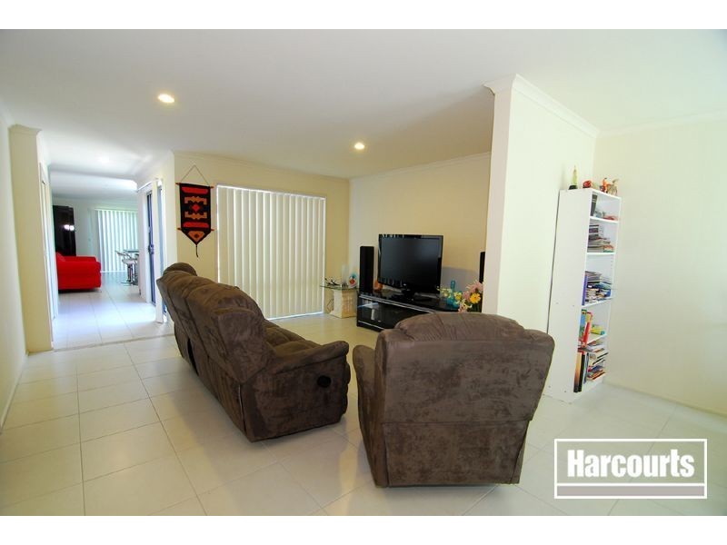 63 Phoenix Ave, Cranbourne East VIC 3977
