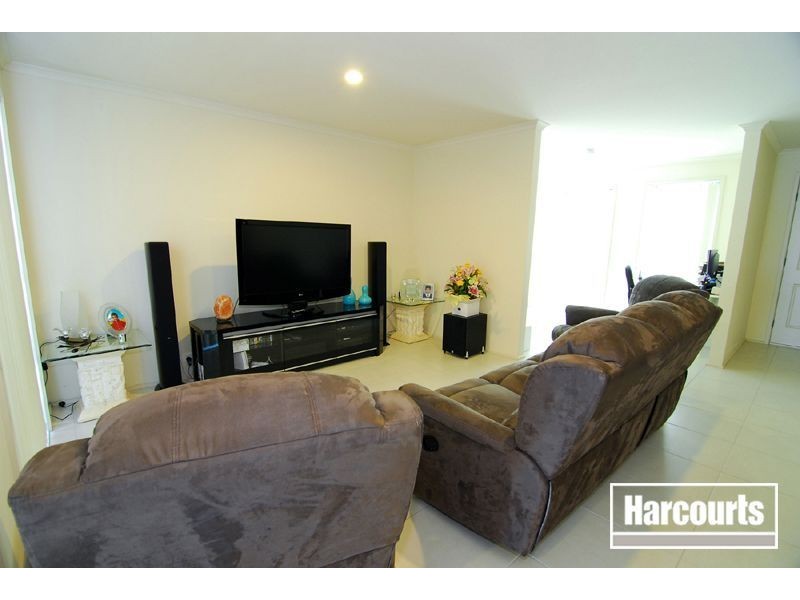 63 Phoenix Ave, Cranbourne East VIC 3977