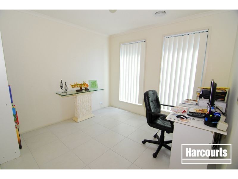 63 Phoenix Ave, Cranbourne East VIC 3977