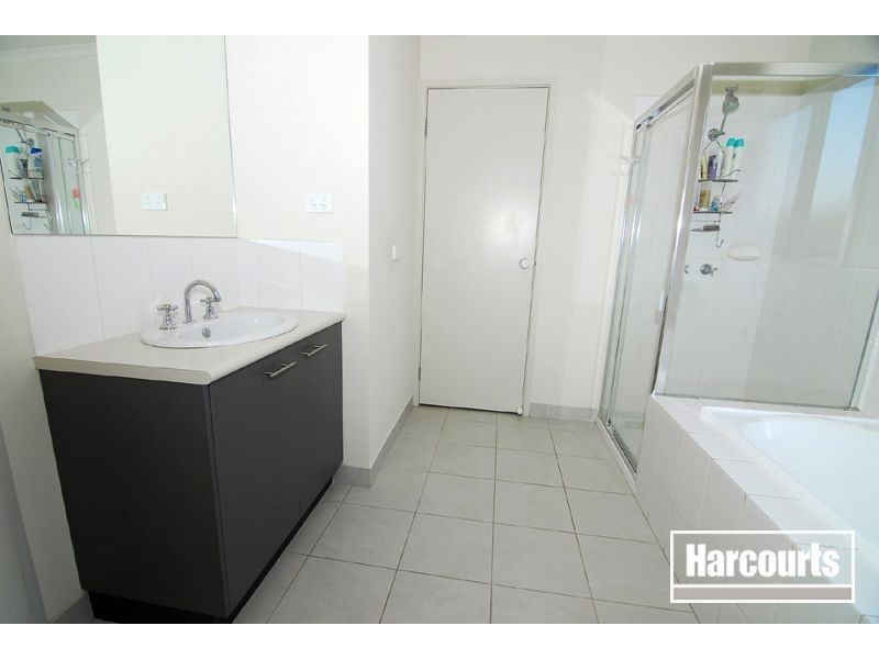 63 Phoenix Ave, Cranbourne East VIC 3977