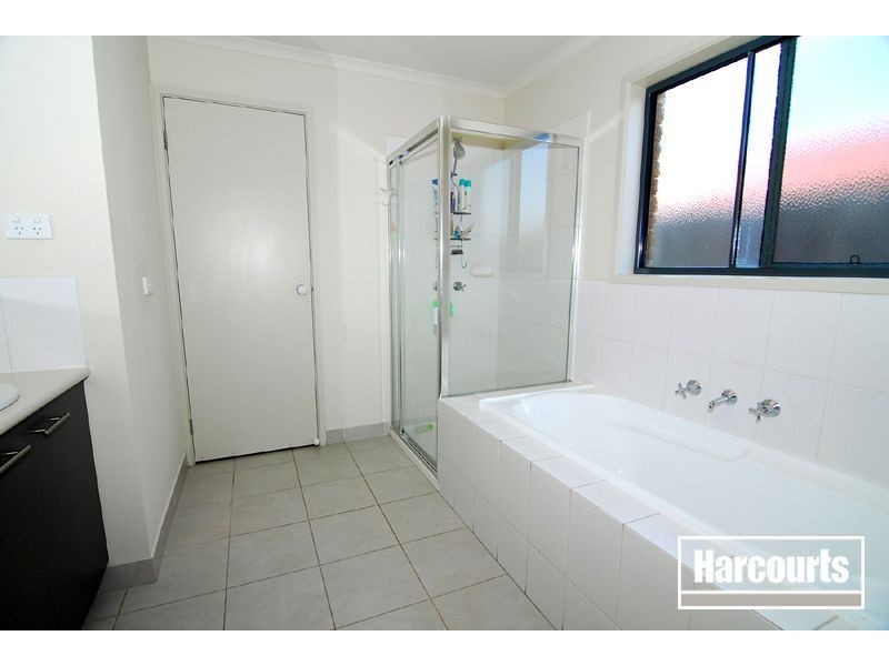 63 Phoenix Ave, Cranbourne East VIC 3977