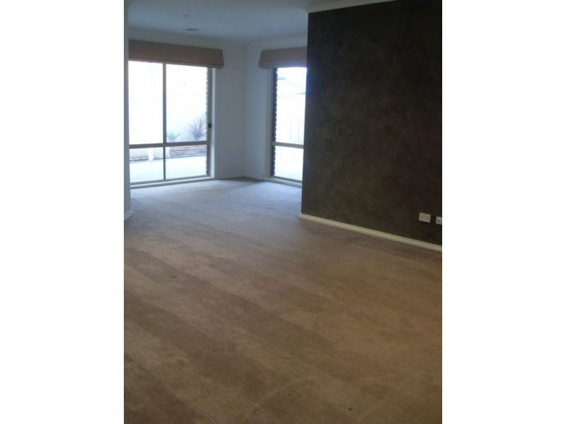 14 Broadleaf Way, Cranbourne VIC 3977