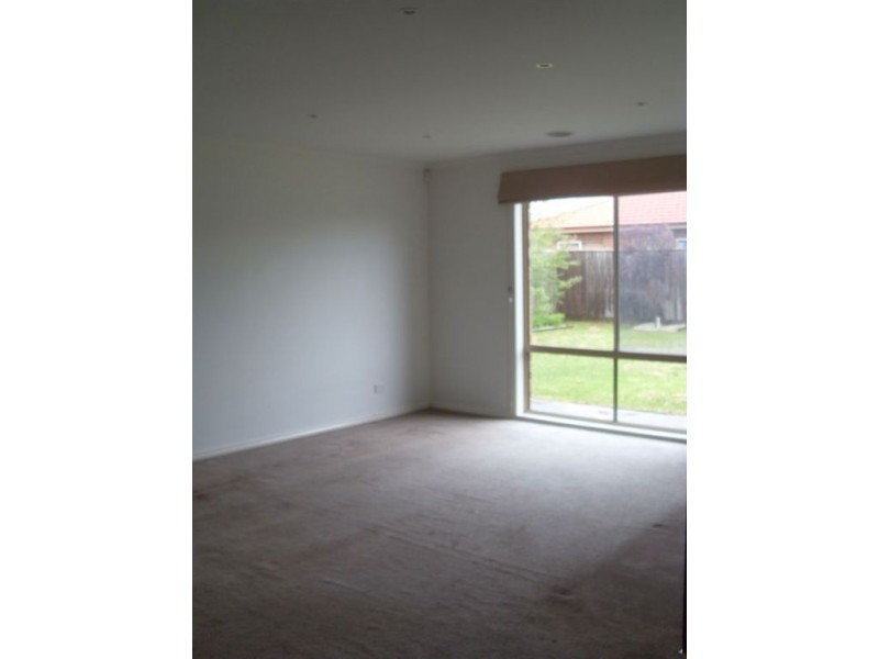 14 Broadleaf Way, Cranbourne VIC 3977