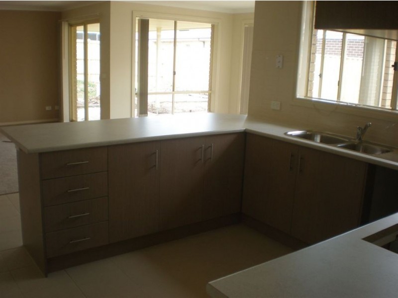 45 Bushranger Boulevard, Cranbourne East VIC 3977