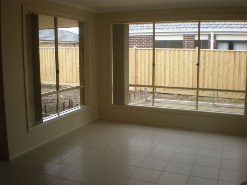 45 Bushranger Boulevard, Cranbourne East VIC 3977