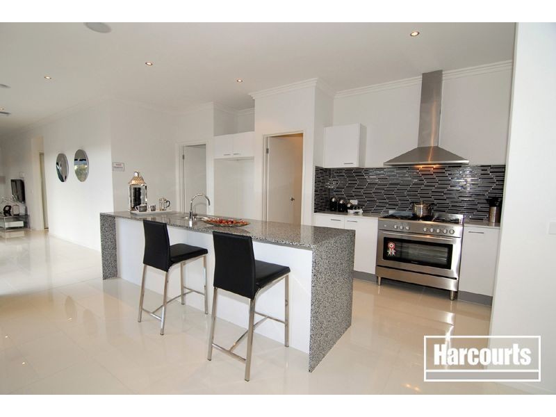 22 Nature Circuit, Cranbourne North VIC 3977