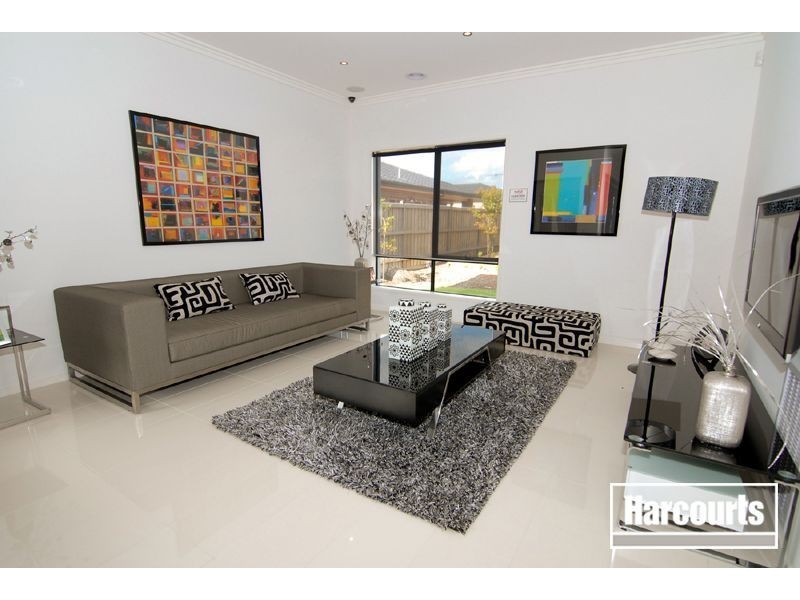 22 Nature Circuit, Cranbourne North VIC 3977