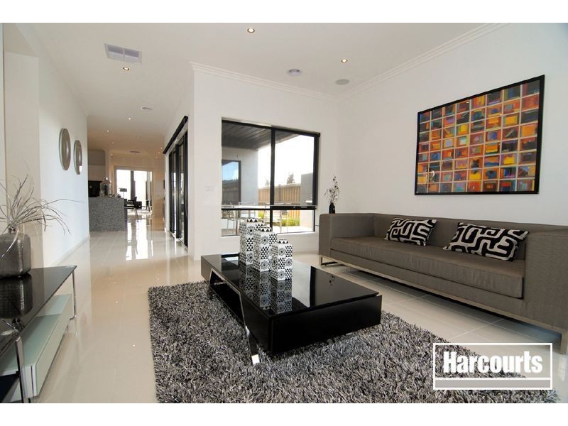 22 Nature Circuit, Cranbourne North VIC 3977