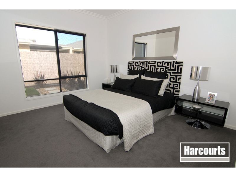 22 Nature Circuit, Cranbourne North VIC 3977