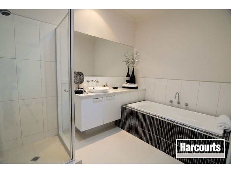 22 Nature Circuit, Cranbourne North VIC 3977