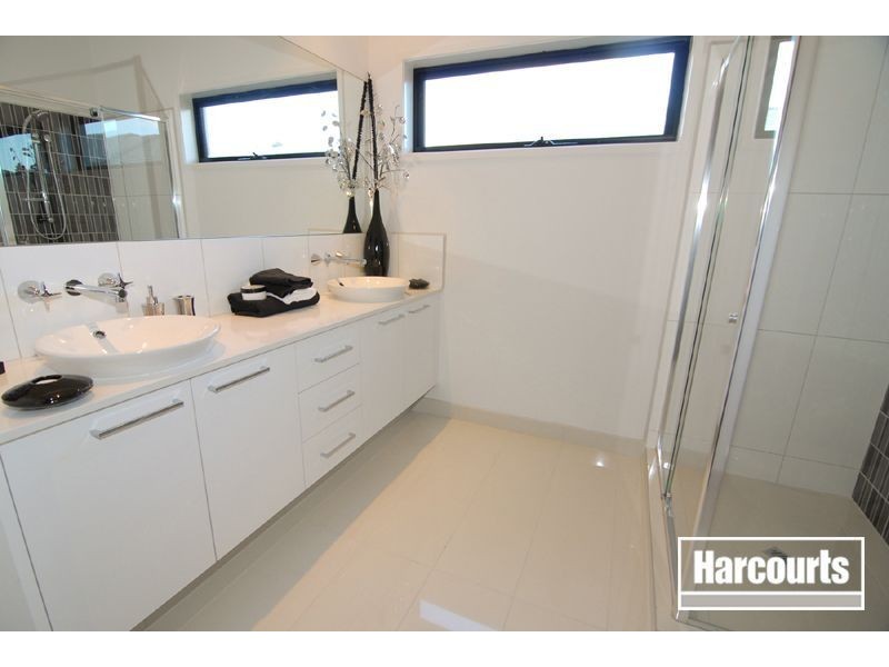 22 Nature Circuit, Cranbourne North VIC 3977