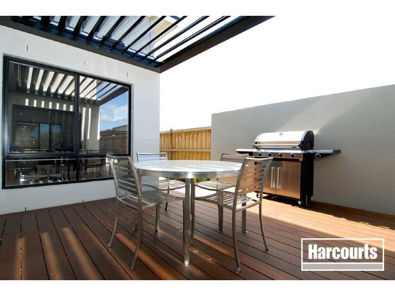 22 Nature Circuit, Cranbourne North VIC 3977