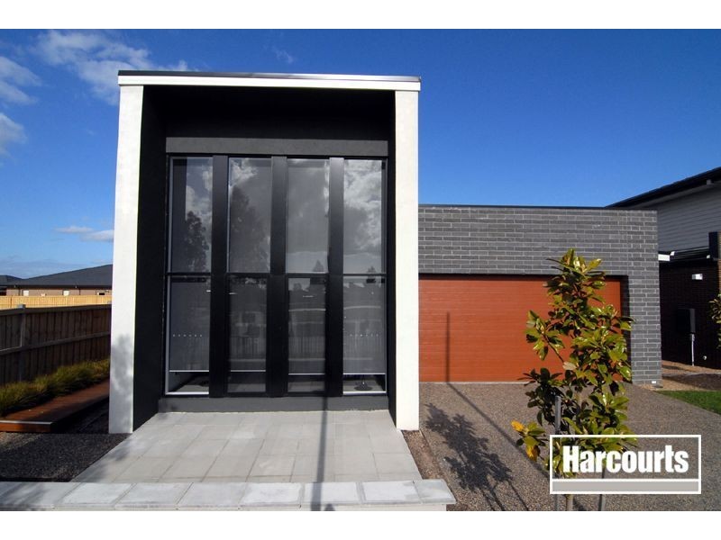 22 Nature Circuit, Cranbourne North VIC 3977