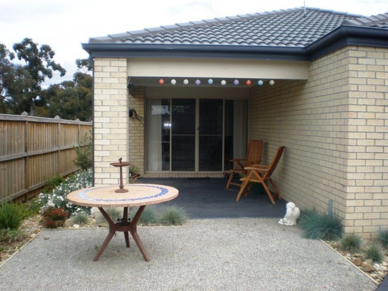 33 Ogle Way, Cranbourne North VIC 3977