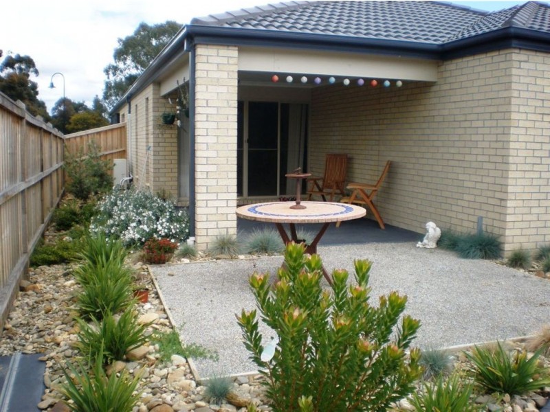 33 Ogle Way, Cranbourne North VIC 3977
