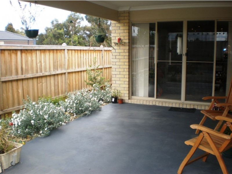 33 Ogle Way, Cranbourne North VIC 3977