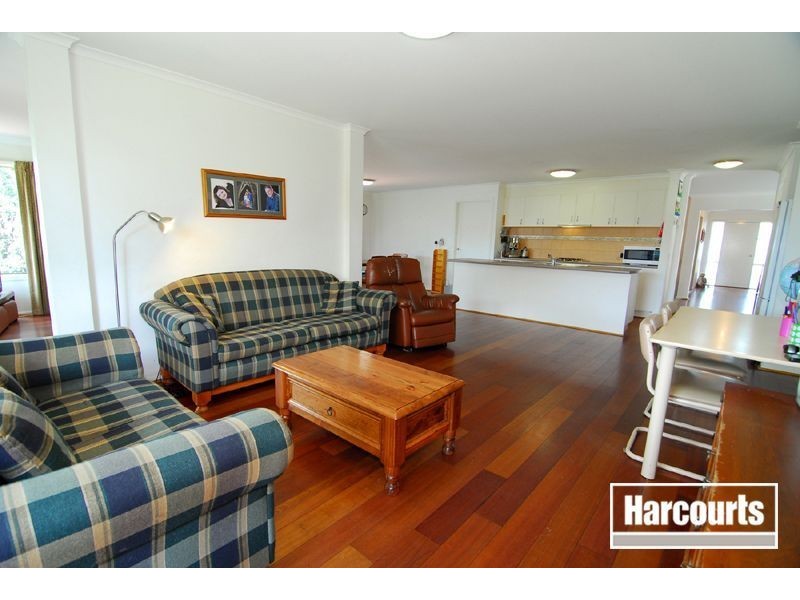 35 Abbey Road, Narre Warren South VIC 3805