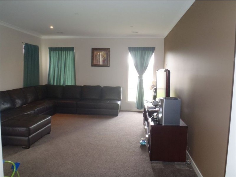 27 Beauford Avenue, Narre Warren South VIC 3805