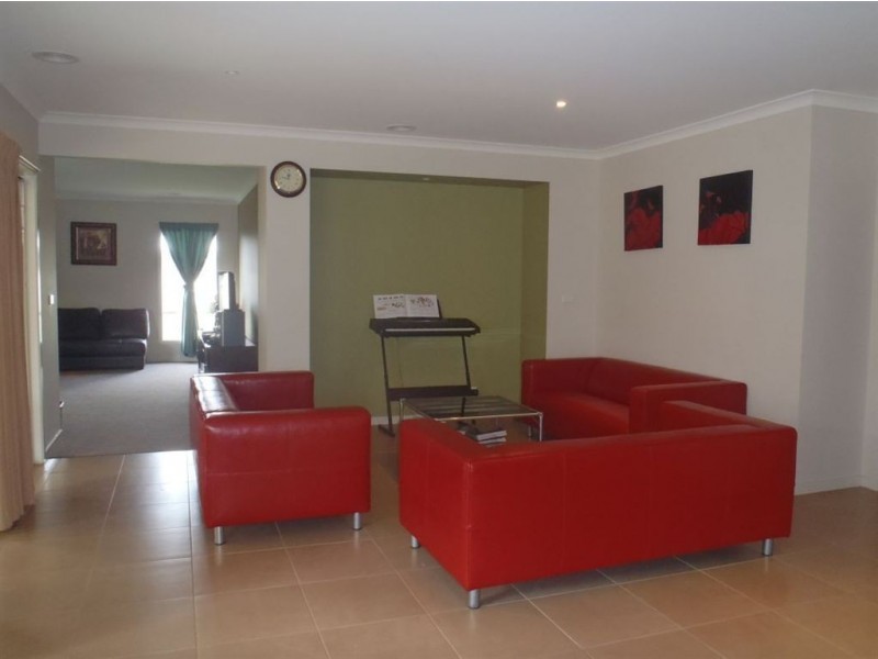 27 Beauford Avenue, Narre Warren South VIC 3805