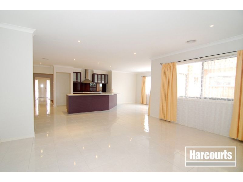 56 Westmoreland Avenue, Cranbourne North VIC 3977