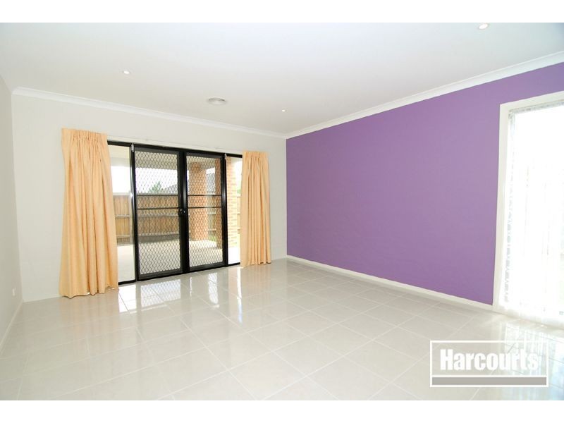 56 Westmoreland Avenue, Cranbourne North VIC 3977