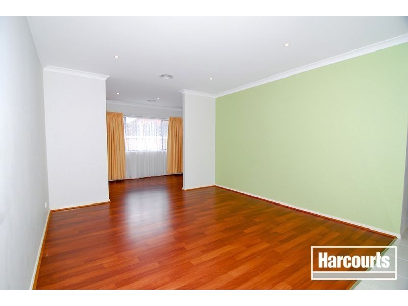 56 Westmoreland Avenue, Cranbourne North VIC 3977